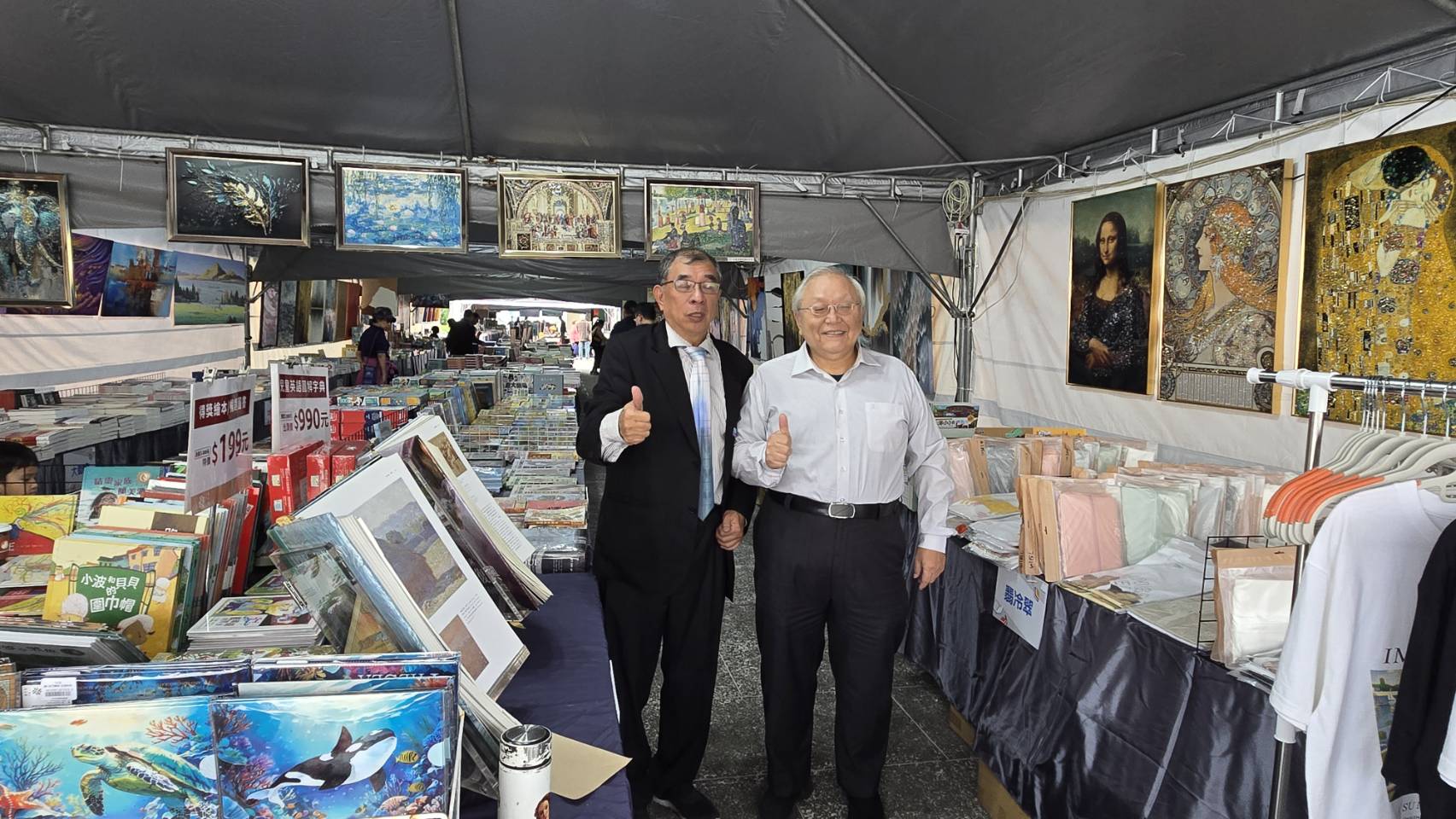 中華民國圖書出版事業協會理事長楊蓮福(左)和文鶴出版社董事長張富恭(右)。圖/記者宋秉忠攝