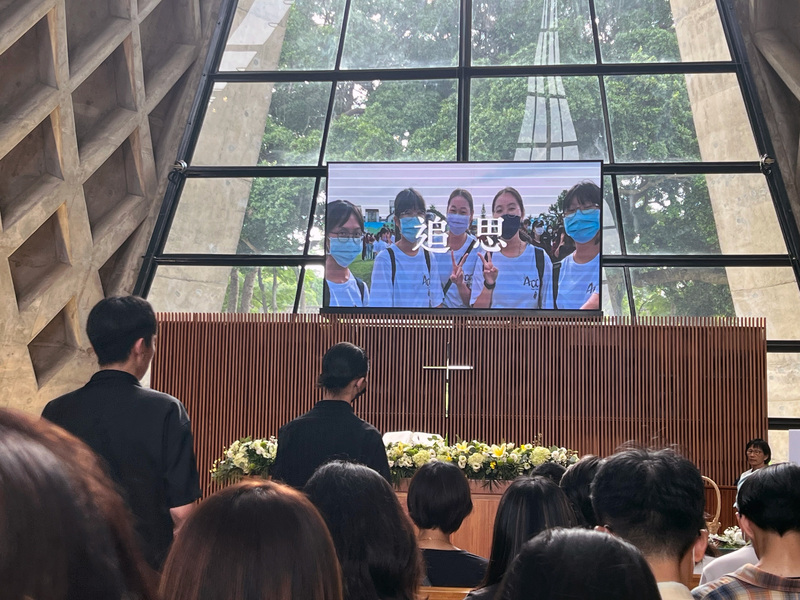 東海女大生舉辦告別式，不少親友前往哀悼，圖為校方於9月29日下午在路思義教堂舉行追思會。圖/中央社