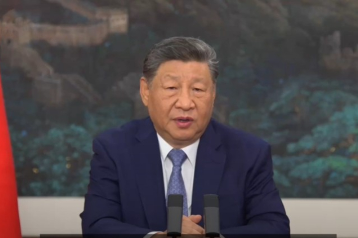 大陸國家主席習近平代表中共中央政治局就十五五規劃建議向四中全會作出工作報告。圖/翻攝自CGTN YouTube