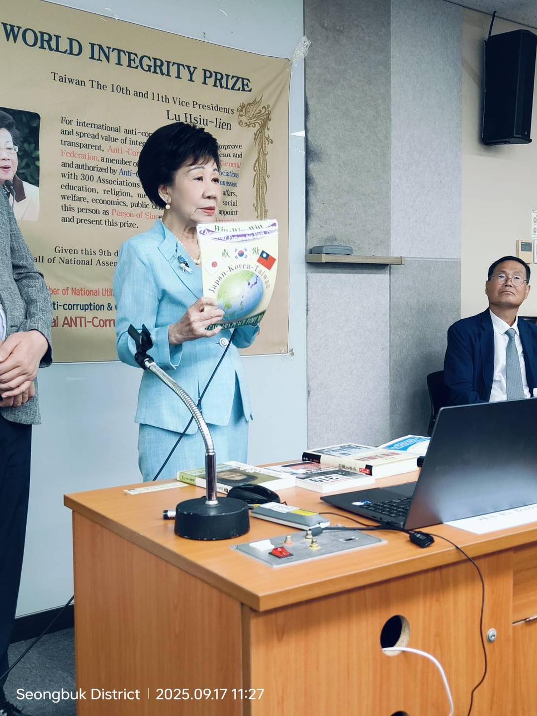 對賴總統編列上兆軍事採購預算,前副總統呂秀蓮不認同指出,台灣不應成為另一個火藥庫或刺蝟島,而應是「全世界的一顆明珠」。圖/取自呂秀蓮臉書