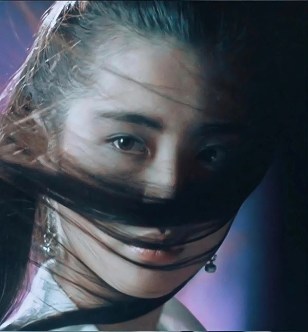 《倩女幽魂》中清冷動人的聶小倩，是多少影迷的青春記憶。圖/取自影片劇照