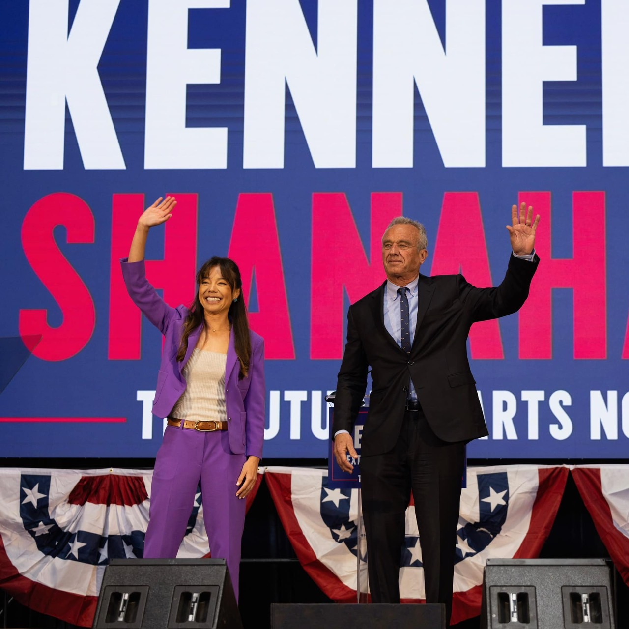 美國總統獨立參選人小羅勃．甘迺迪（右）找來擁有華裔血統的律師夏娜漢（左）擔任副手。圖/取自@robertfkennedyjr IG