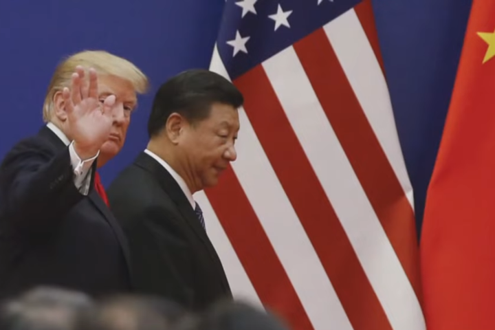 美國總統川普（左）與中國國家主席習近平（右）上周通話，稍緩解美中貿易戰的氛圍。資料圖片/取自CBS News《YouTube》官方頻道