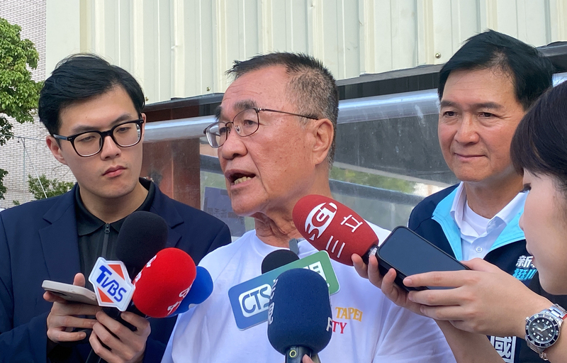 針對選戰賭盤傳蘇巧慧贏3萬票，李四川說，昨天媒體問他面相，今天又問賭盤，接下來可能還會問民調。圖／中央社
