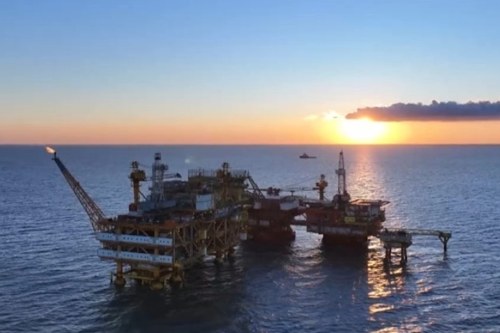 渤海等多個億噸級油田重點項目施作現場。圖/取自央視