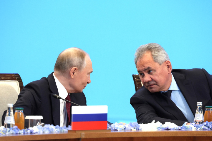 紹伊古（右）指，日本及部分歐洲國家正企圖為歷史上的失敗報復，這些勢力就像「軍國主義九頭蛇再次抬頭」。圖左為俄羅斯總統普丁。圖/取自俄羅斯總統府官網