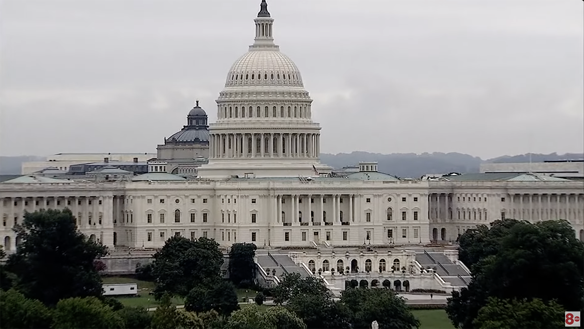 美國眾議院通過950億美元援以烏台法案。圖/翻攝自WQAD News 8 YouTube頻道