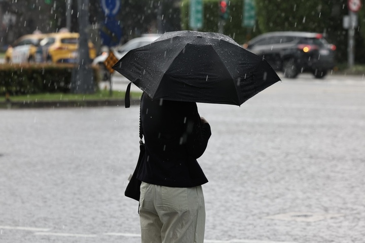白天起降雨稍減雙北高溫黃色燈號　嘉縣高屏山區防超大豪雨