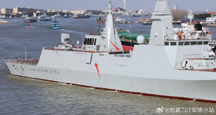 日前中國社群媒體曝光由上海滬東造船廠承造的054B型巡防艦航行照片。圖/取自炮霸707軍情小站微博