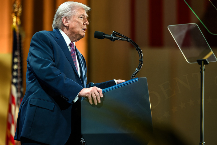 川普閉門演說拿Fed提名人開玩笑　戲稱不降息就「告死」華許