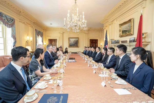 中國大陸外交部副部長馬朝旭應邀訪美，並與美國副國務卿坎貝爾會面對話。圖/大陸外交部官網