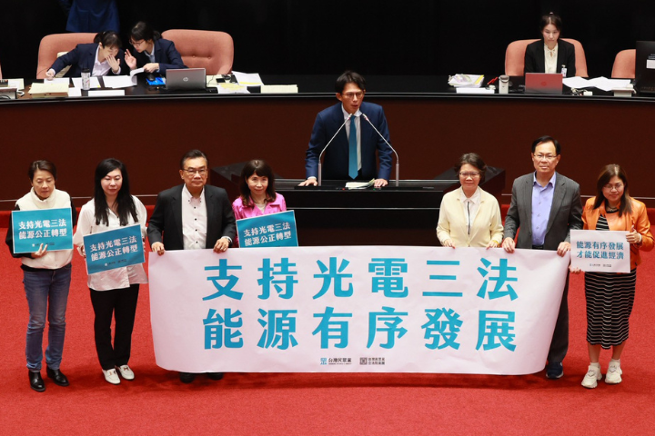 光電3法三讀通過惹環團、業者、綠委不滿　網批：不需環評才有夠扯