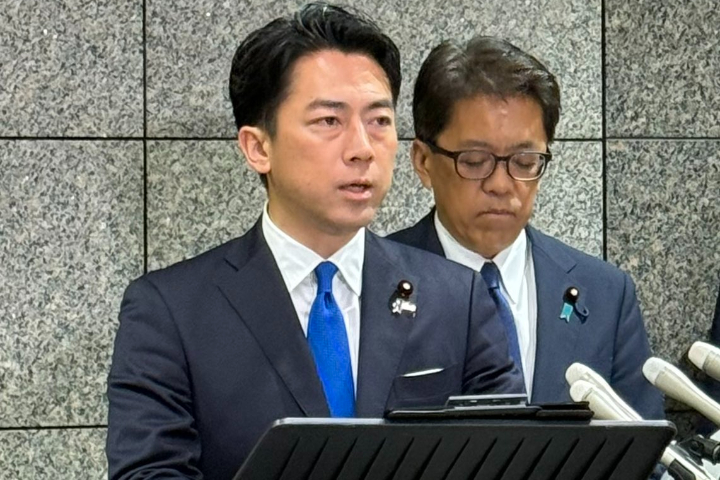 日本防衛大臣小泉進次郎7日凌晨突然召開記者會指出，共軍的殲-15戰機兩度對自衛隊F-15戰機進行間歇性雷達照射。圖/取自小泉進次郎X