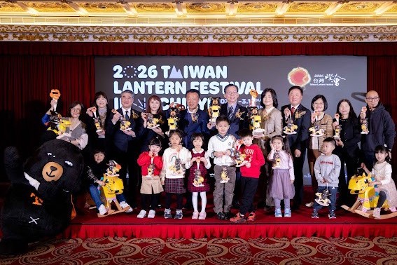 台灣燈會主燈以神木為靈感　小提燈「喔熊騎木馬」富童趣