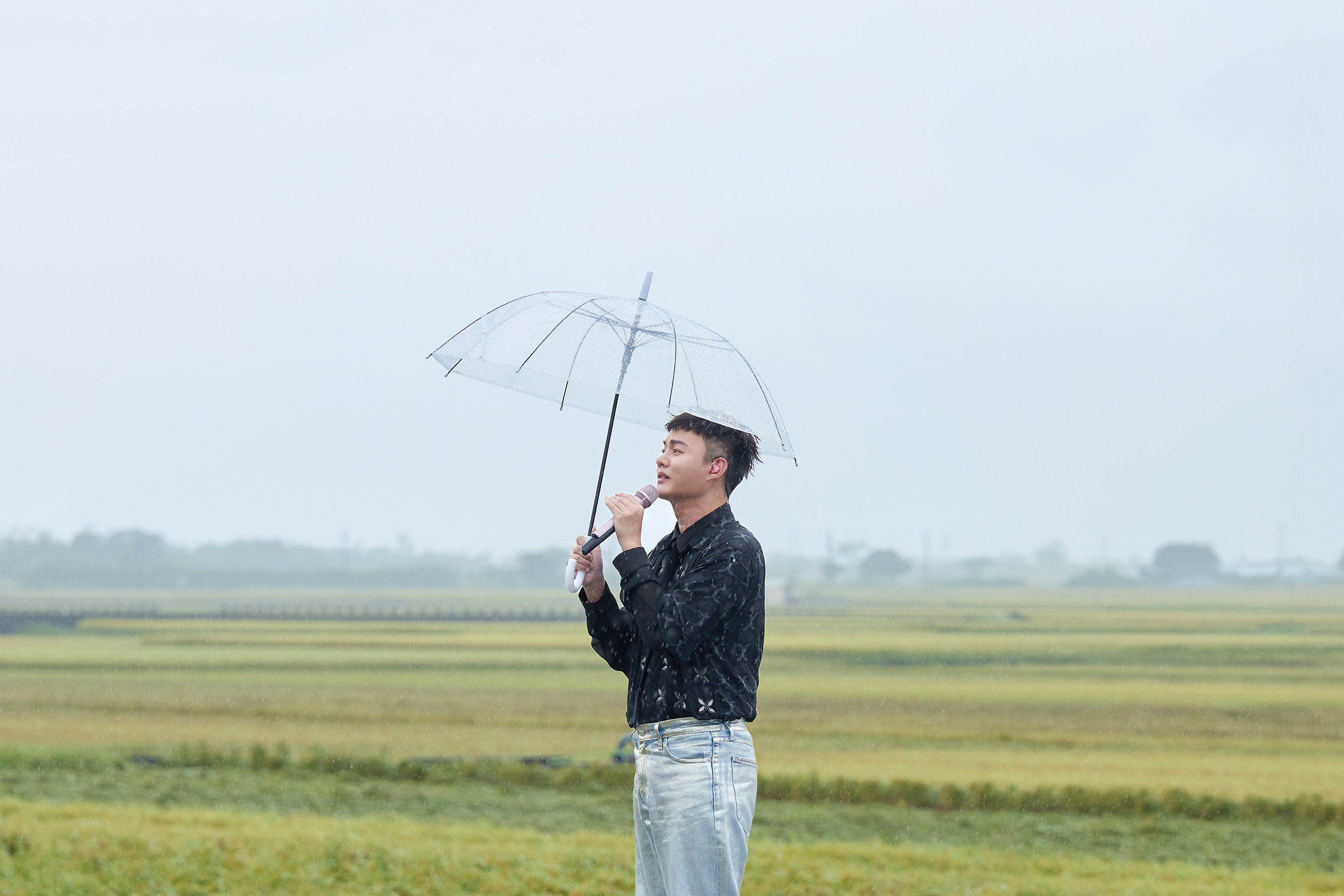 許富凱笑說這次安排的曲目都是風沒有雨，怎麼會雨下不停。圖/台灣好基金會提供