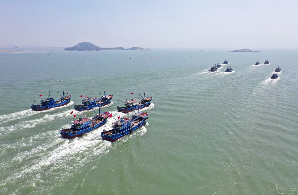 14日海巡署在金門海域驅離越界捕魚的陸籍漁船，追緝過程中漁船不慎翻覆。圖為大陸漁船。圖/取自人民網