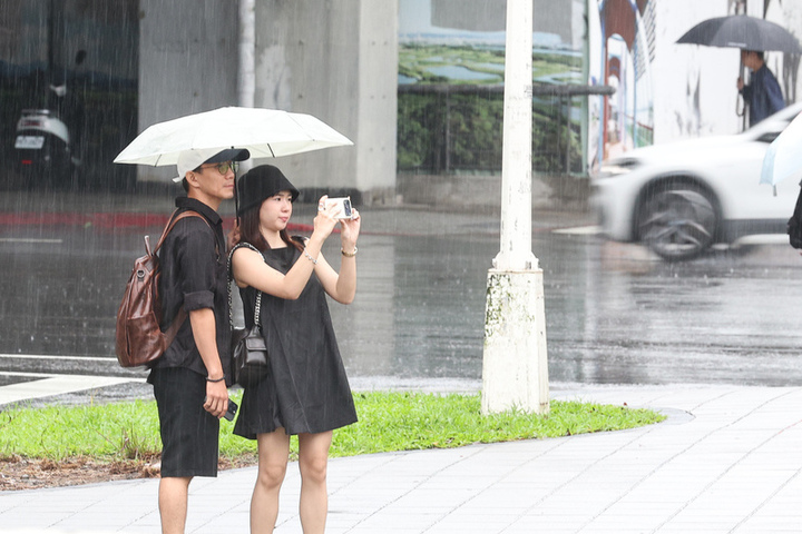 周末雙北防大雨　各地午後也可能降雨