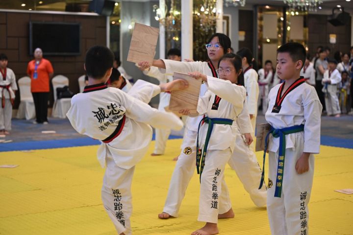 兩岸青年在特技擊破項目中，選手以穩健步伐和精準技巧贏得滿堂喝采。圖/青年薈組委會提供