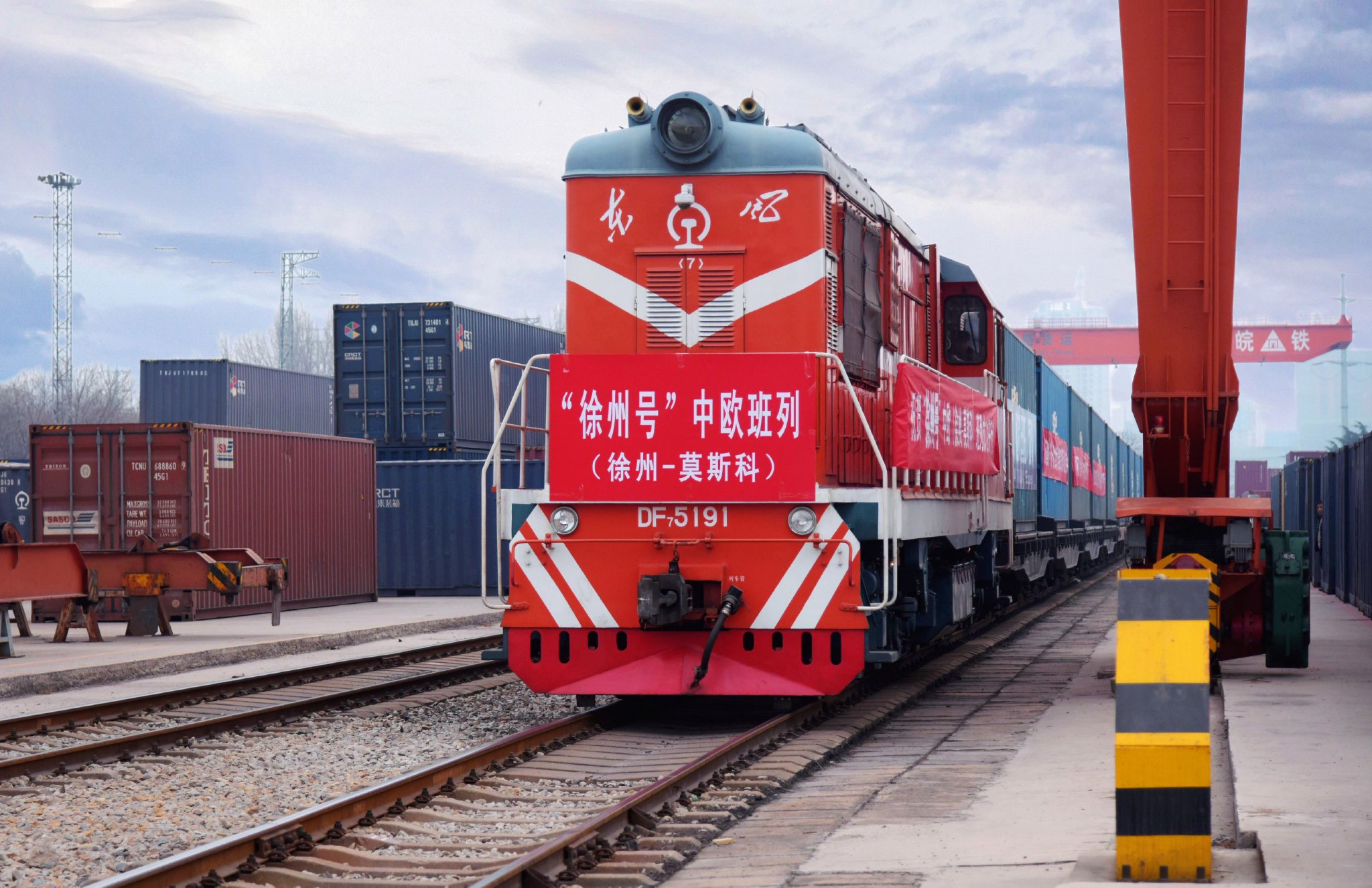 「十五五規劃」特別提及「兩岸共同市場」,支持台企參與「一帶一路」,加強產業合作,打造兩岸新時代產業鏈。圖為去年開通江蘇徐州至莫斯科的中歐班列,台企在此商機廣大。圖/耳自新浪