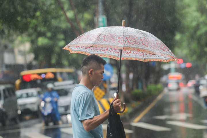 低壓帶引入大量水氣　未來一周降雨機率偏高