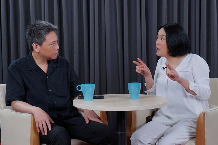 國民黨立委陳玉珍（右）參加謝寒冰（左）主持的「寒梅Talk爆」節目錄影。圖/記者梁鴻欣攝