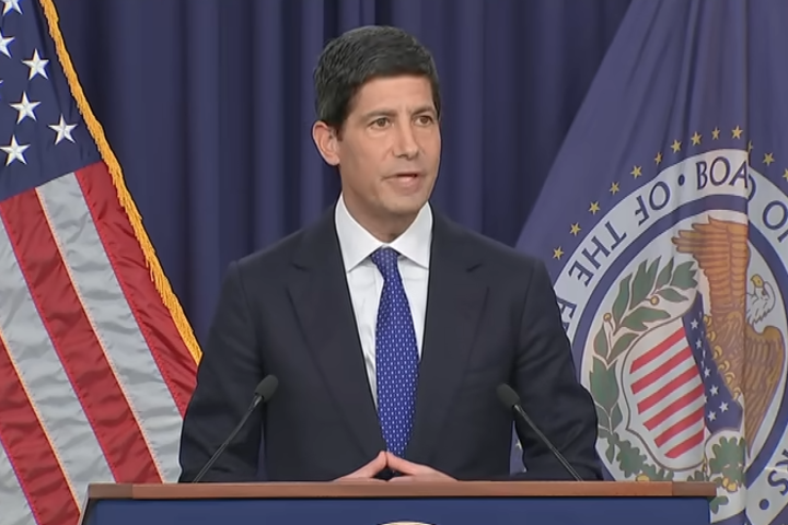 通膨「太高太久」華許升息一碼美股重挫　川普怒喊立刻降息