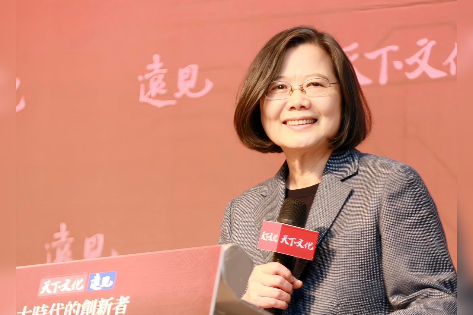前總統蔡英文3日於臉書發文表示，民主是一條需要大家一起走的路。圖/取自蔡英文臉書