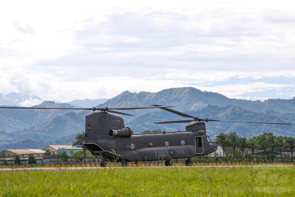 國軍CH-47SD直升機。圖/取自軍聞社