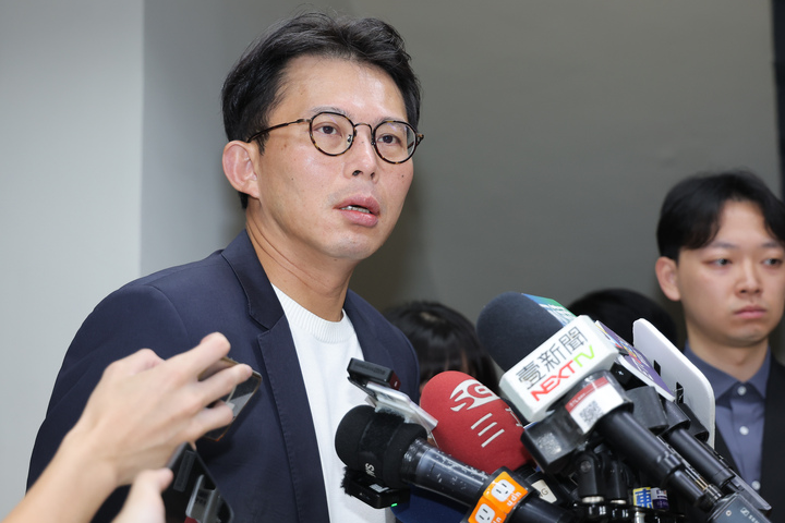 黃國昌新書憶勞基法抗爭「戰友都不見」　黃揚明：不要為了一頁內容毀掉整個公信力 