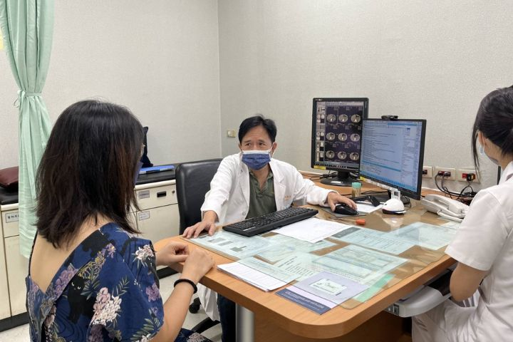 腹痛多年胃鏡、CT都找不到原因　28歲女揪出罕見AIP走出疼痛人生
