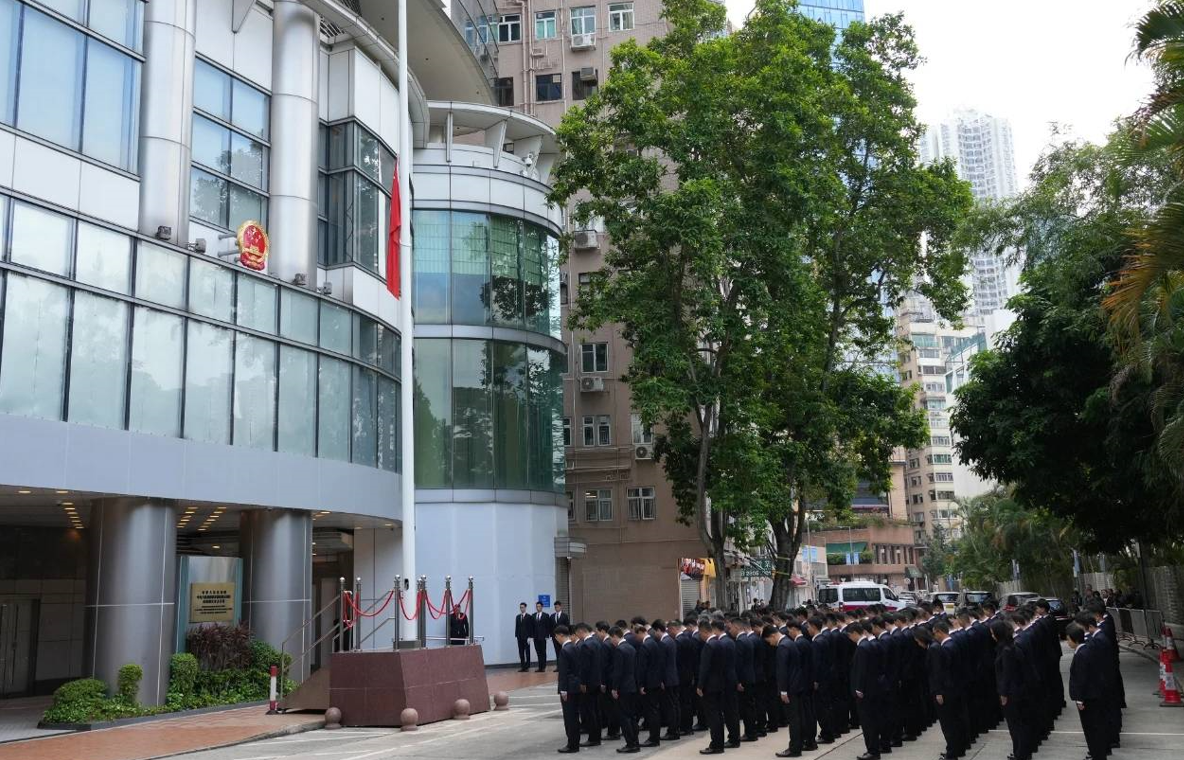 中共駐港國安署首次公開約談外國媒體　警告不得抹黑宏福苑火災、香港立法會選舉