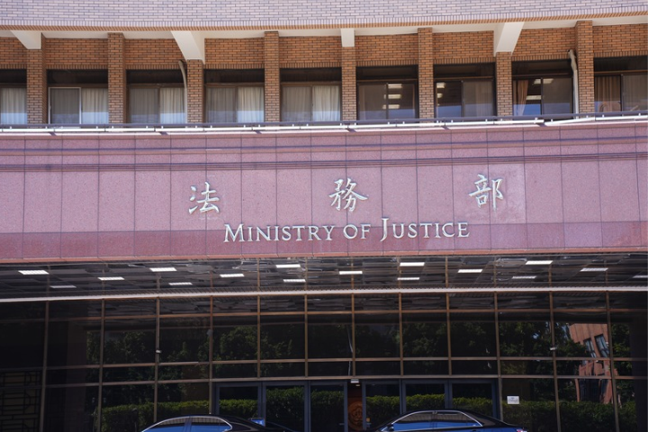 監所超收啟動輕罪不關政策！網怒批犯罪天堂　法務部駁「台版零元購」　