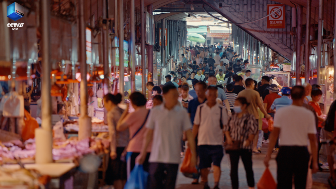 中國人的生活圖景，以菜市場為圓心。圖／取自央視