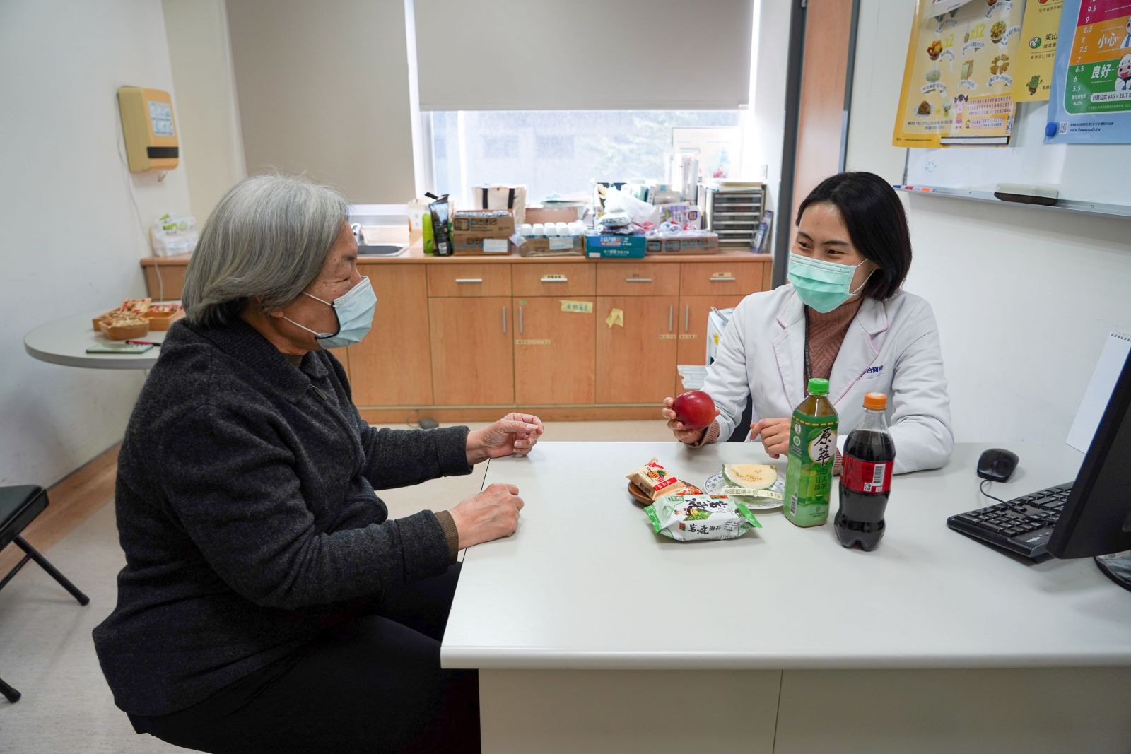 魏瑜伶營養師親傳低卡零食配方供民眾過年與家人團聚時參考。圖/光田醫院提供