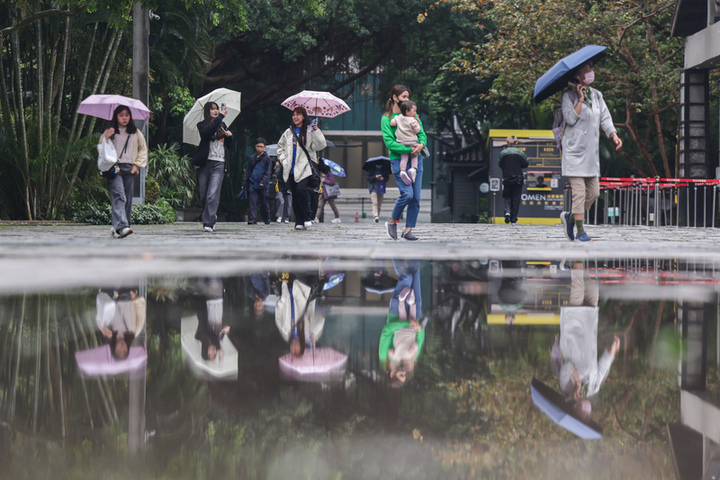 今起降雨趨緩，但溫度將持續下降。圖/取自中央社