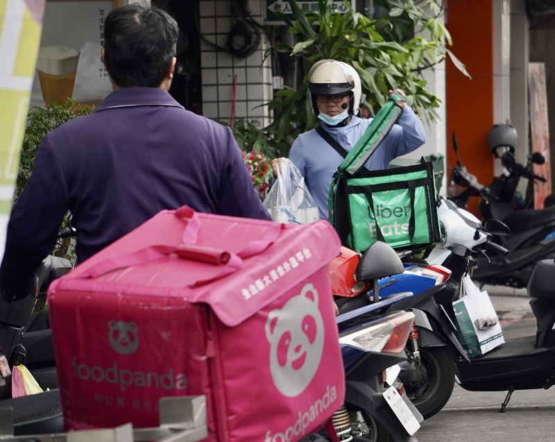 公平會25日舉出3理由不讓Uber Eats併foodpanda，Uber Eats則表達失望，（資料照）。圖/中央社。