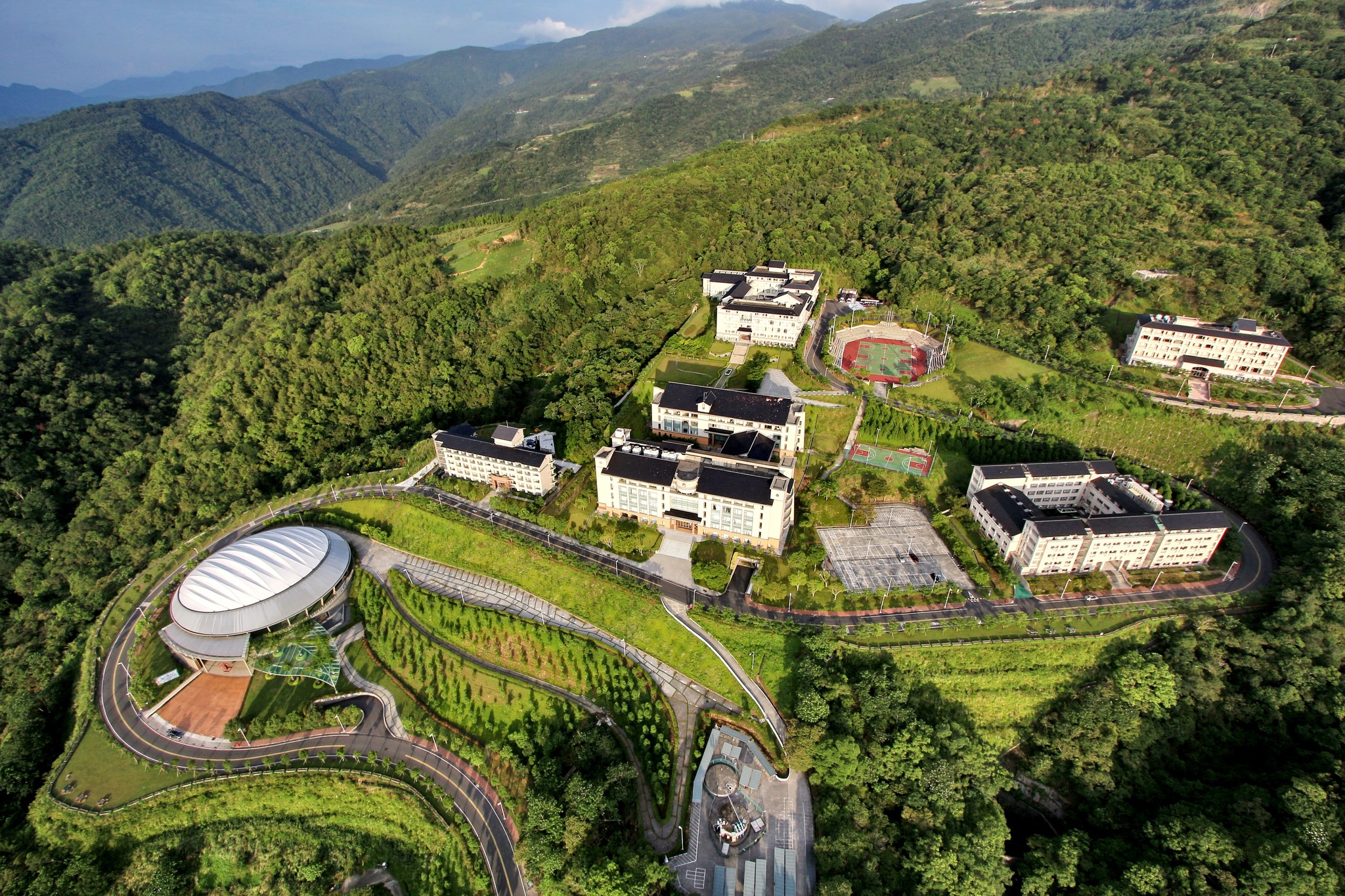 今年有幾所私立大學短報招生缺額，陷入風波的佛光大學校長何卓飛已提出請辭以示負責。圖為佛光大學校園。圖/取自佛光大學臉書