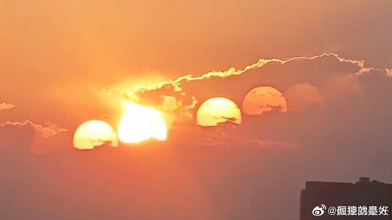 8月18日，四川成都天空現「幻日」奇觀，7個太陽同時出現。圖/截自微博