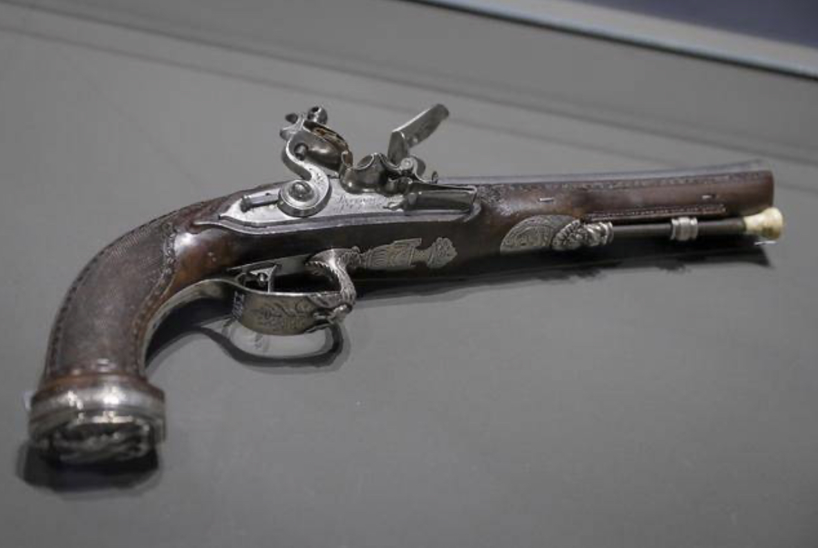 法國「國寶級」武器 拿破崙「自殺未遂手槍」賣出5900萬