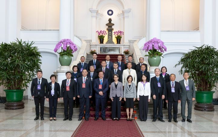 副總統蕭美琴接見「金商獎」得獎代表，感謝企業長期努力與貢獻，肯定商業服務業為台灣經濟發展注入重要動能。圖/歐德集團提供