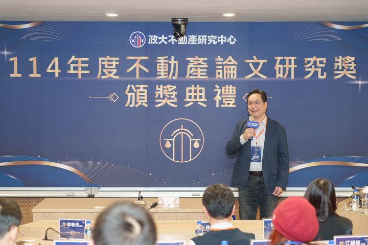 楊松齡主任指出,產官學的持續對話,是培育不動產專業人才不可或缺的一環,特別感謝房仲業龍頭永慶房產集團以身作則,為台灣不動產的健全貢獻心力。圖/永慶房產集團提供