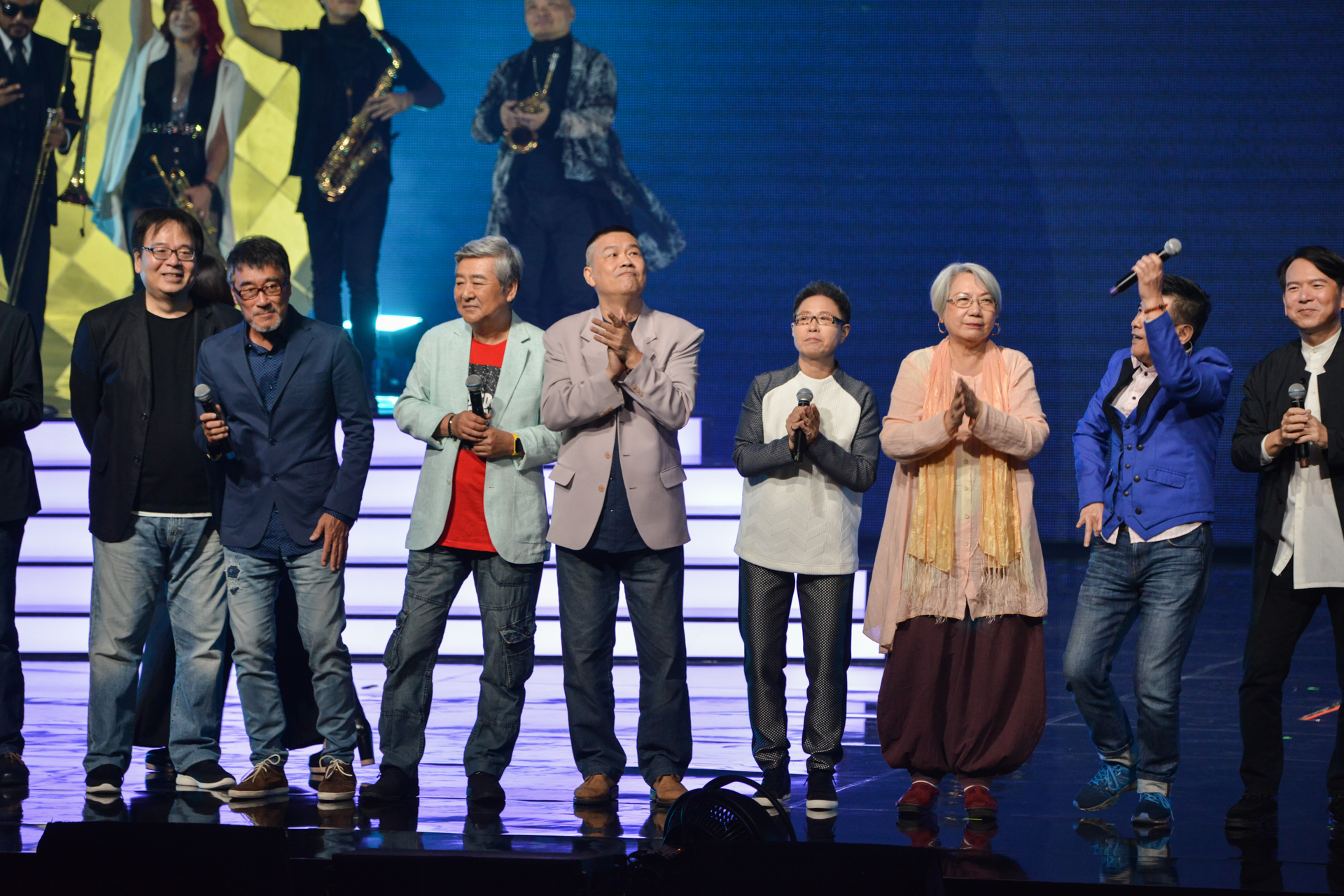 『民歌五十』演出歌手包括李宗盛（左2）、丁曉雯（左5）、李建復（右1）等。圖/中華音樂人交流協會提供