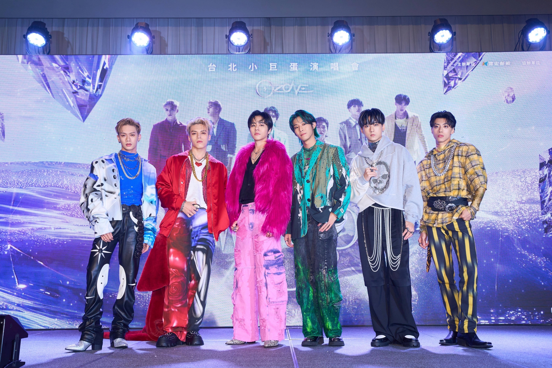 Ozone成員包括周子翔（左起）、李哲言、林佳辰、林煥鈞、周祖安與黃文廷，宣布8/3首登台北小巨蛋舉辦演唱會。