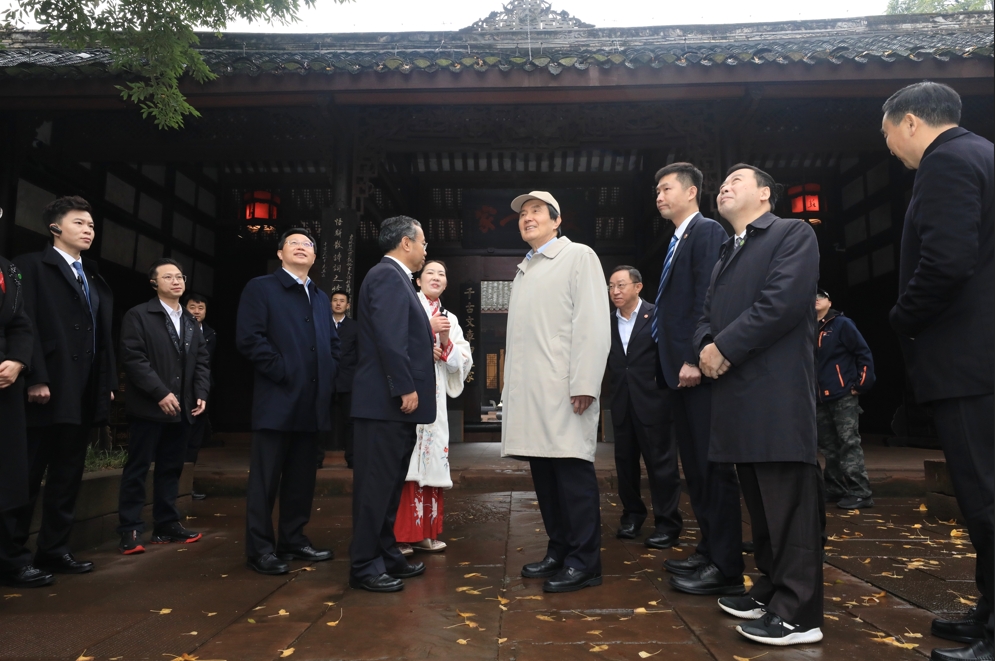 馬英九訪三蘇祠 懷念蘇軾為官風骨 興奮觀看「人造太陽」