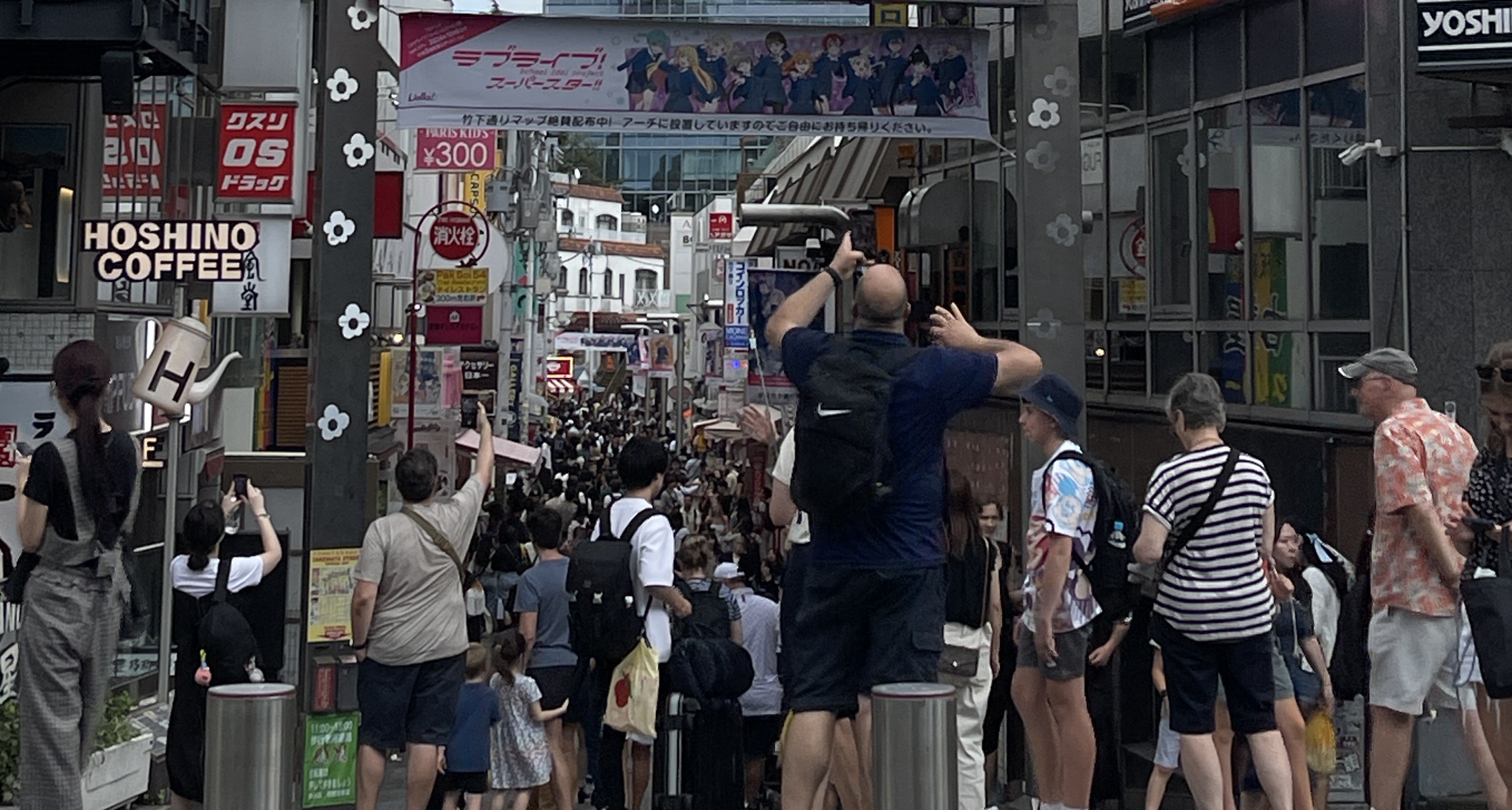 日本因匯率問題，吸引全球觀光客，圖為東京表參道人潮。圖/陳素貞攝