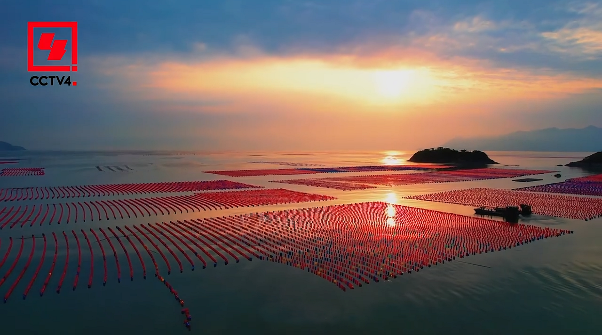 霞浦擁有淺海灘塗265萬畝、島礁442個，是福建全省之最，也是全中國少有山海相擁、灘島相映的黃金海岸。圖/取自央視影片