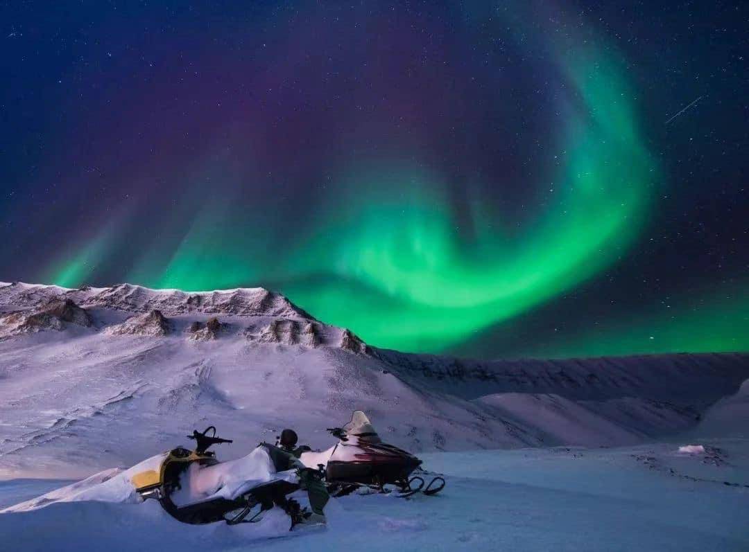 站在冰雪覆蓋的大地上凝望極光，心中會油然而生一種敬畏與寧靜。圖/方詠嫻提供