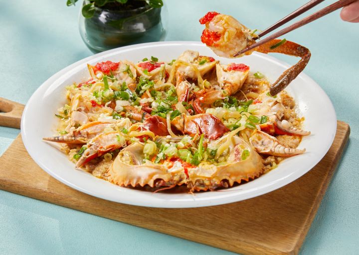 花膠沙母蒸肉餅以膠質的滑潤與蟹肉的鮮甜相互襯托，鮮味層層堆疊，完整展現粵菜講究火候與食材本味的經典魅力。圖/圓山大飯店提供