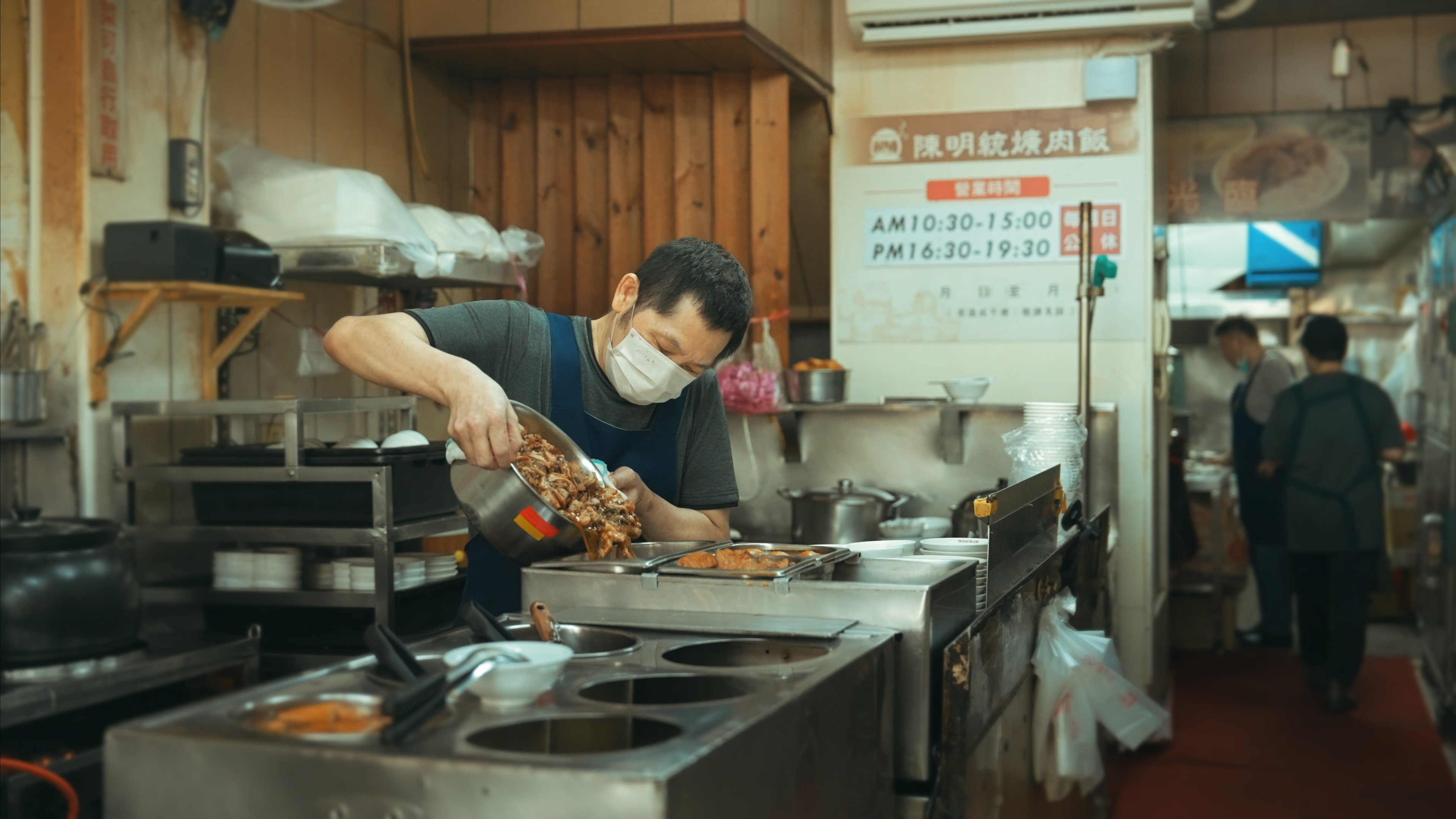 台灣籍首位三星主廚何順凱《一碗江湖》探陳明統爌肉飯家族傳承與職人精神 。圖/世界柔軟提供