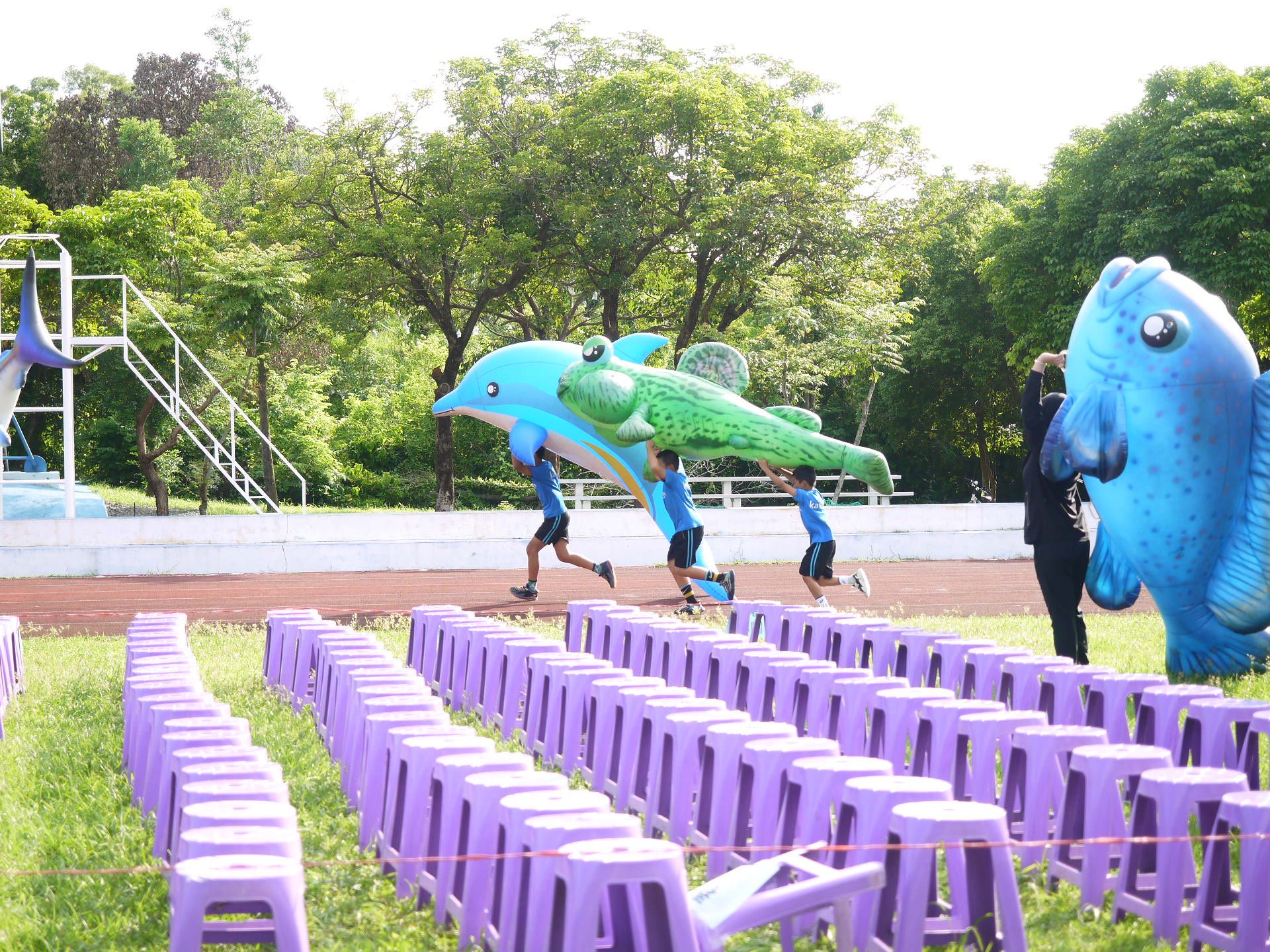 「紙風車368鄉鎮市區兒童藝術工程」上週日在屏東春日國小完成屏東最後一場演出。圖/紙風車提供